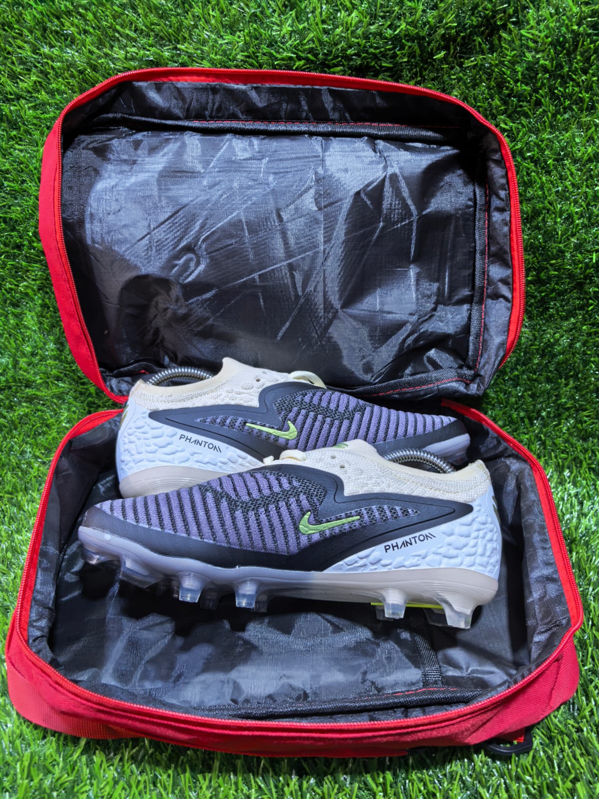 New 🔥🔥🔥🔥🔥High Quality  Phantom gx 6 Football Soccer boots🔥🔥🔥🔥🔥 A  very good Quality and very comfortable