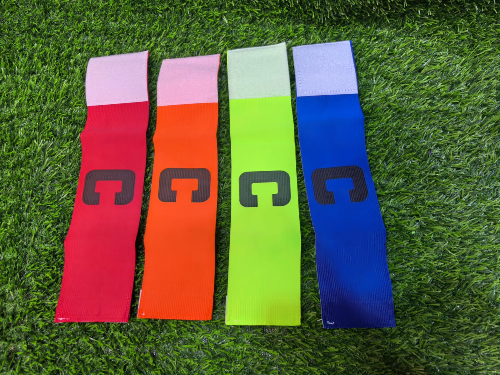 Elastic Sports Captain Armband – High Visibility, Secure Fit
Lead with confidence on the field. This premium elastic captain armband is designed for football, rugby, hockey, and other team sports