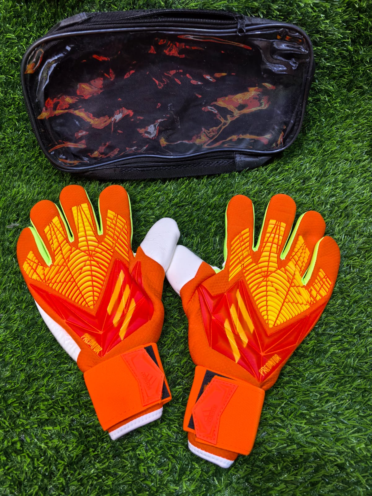 Professional Goalkeeper Gloves – Grip, Comfort & Control.Strong Latex Palm – Excellent grip for secure catches and powerful saves
⚡ Anti-Slip Texture – Enhanced ball control in both dry and slightly