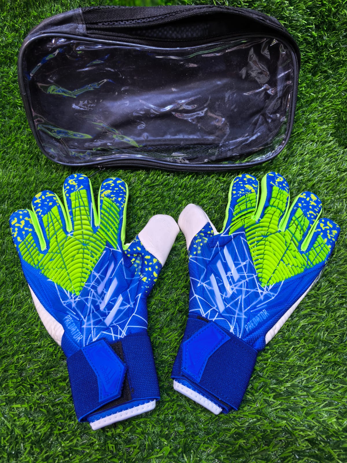 Professional Goalkeeper Gloves – Grip, Comfort & Control.Strong Latex Palm – Excellent grip for secure catches and powerful saves
⚡ Anti-Slip Texture – Enhanced ball control in both dry and slightly