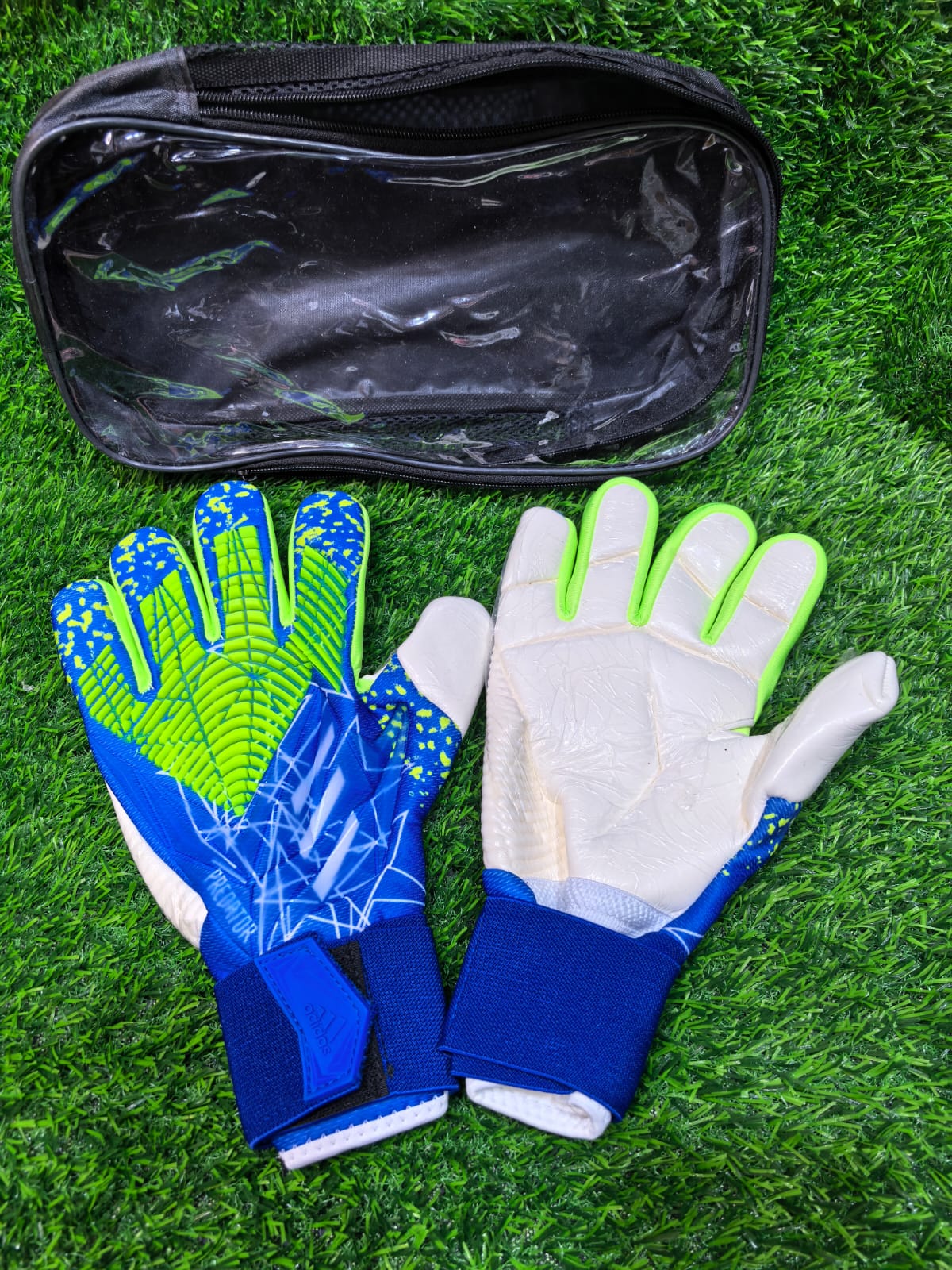 Professional Goalkeeper Gloves – Grip, Comfort & Control.Strong Latex Palm – Excellent grip for secure catches and powerful saves
⚡ Anti-Slip Texture – Enhanced ball control in both dry and slightly