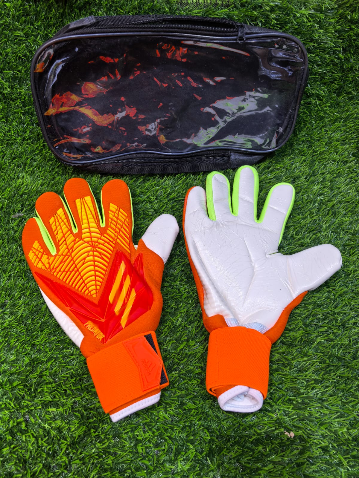 Professional Goalkeeper Gloves – Grip, Comfort & Control.Strong Latex Palm – Excellent grip for secure catches and powerful saves
⚡ Anti-Slip Texture – Enhanced ball control in both dry and slightly