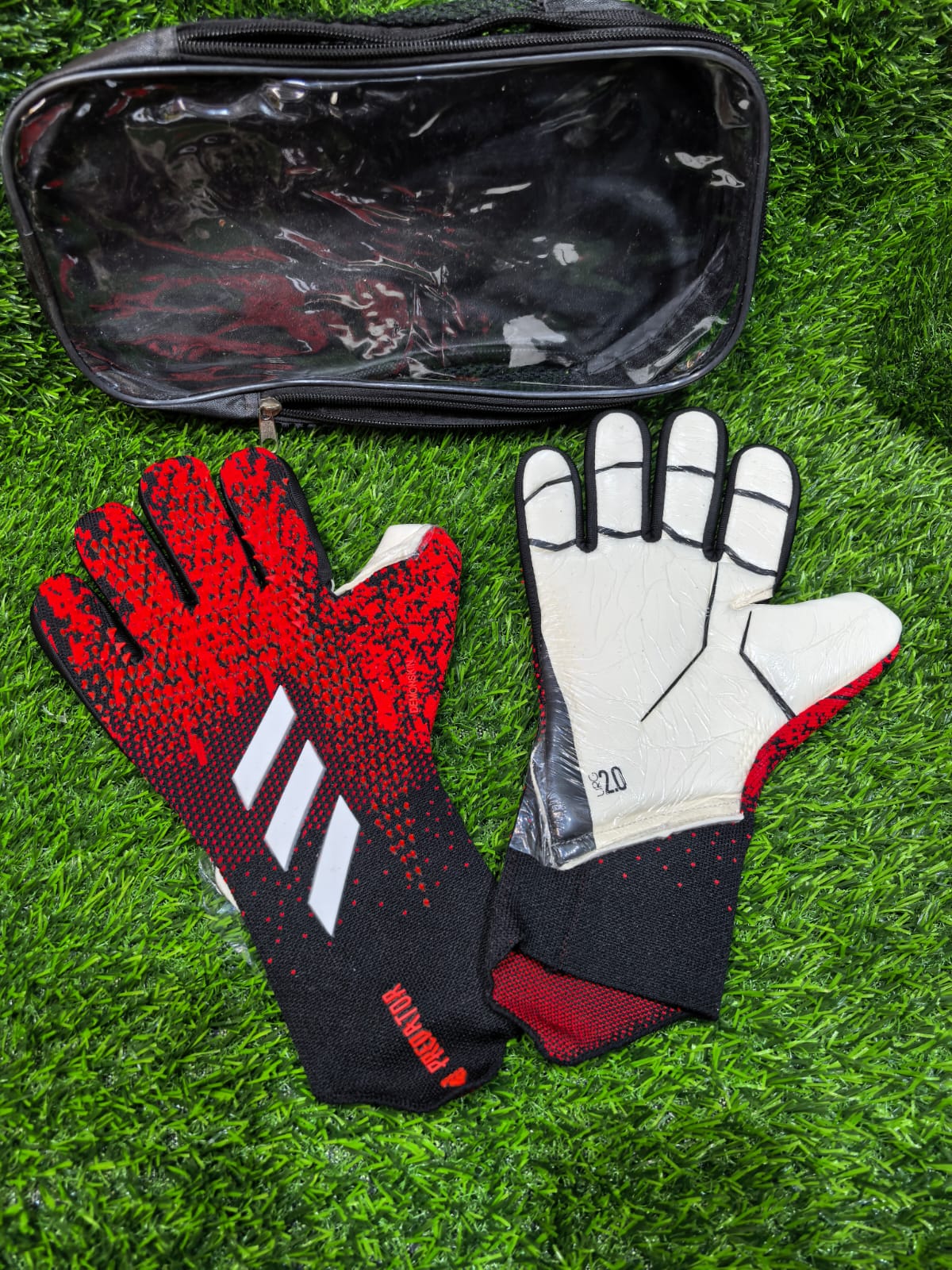 Professional Goalkeeper Gloves – Grip, Comfort & Control.Strong Latex Palm – Excellent grip for secure catches and powerful saves
⚡ Anti-Slip Texture – Enhanced ball control in both dry and slightly