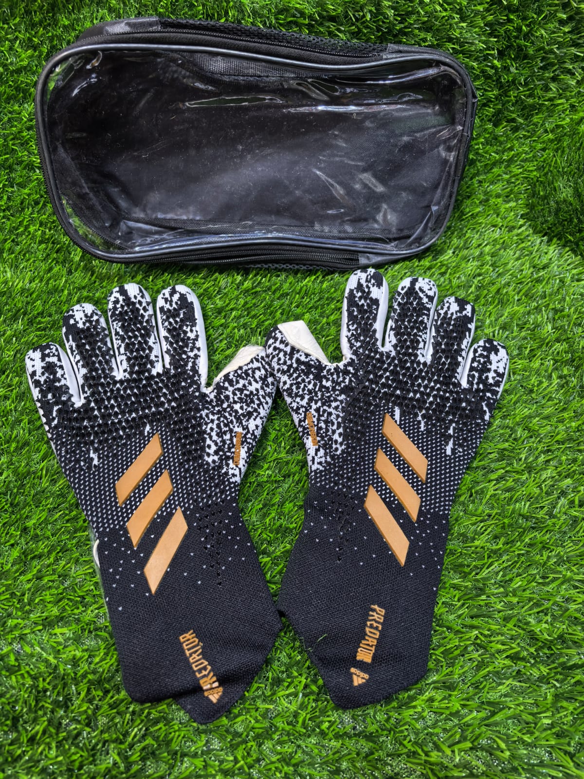 Professional Goalkeeper Gloves – Grip, Comfort & Control.Strong Latex Palm – Excellent grip for secure catches and powerful saves
⚡ Anti-Slip Texture – Enhanced ball control in both dry and slightly