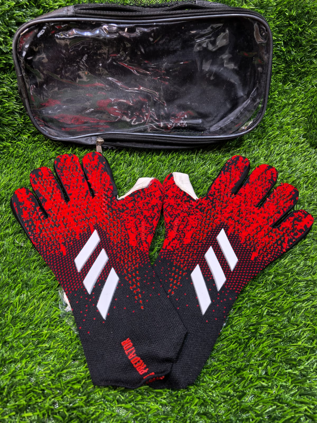 Professional Goalkeeper Gloves – Grip, Comfort & Control.Strong Latex Palm – Excellent grip for secure catches and powerful saves
⚡ Anti-Slip Texture – Enhanced ball control in both dry and slightly