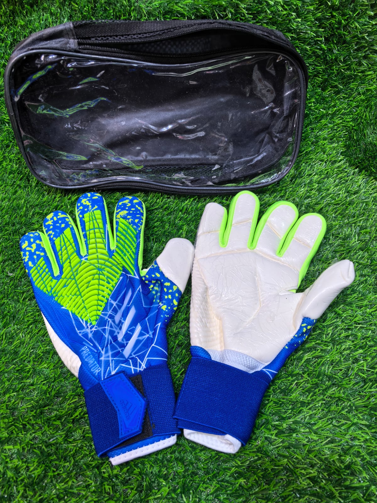 Professional Goalkeeper Gloves – Grip, Comfort & Control.Strong Latex Palm – Excellent grip for secure catches and powerful saves
⚡ Anti-Slip Texture – Enhanced ball control in both dry and slightly