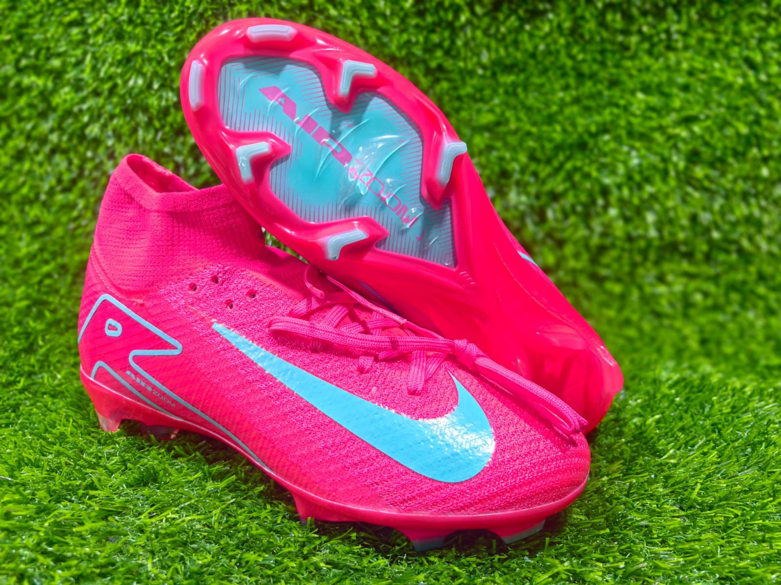 Latest 🔥🔥🔥🔥🔥High Quality Air Zoom Football Soccer boots🔥🔥🔥🔥🔥 A  very good Quality and very comfortable