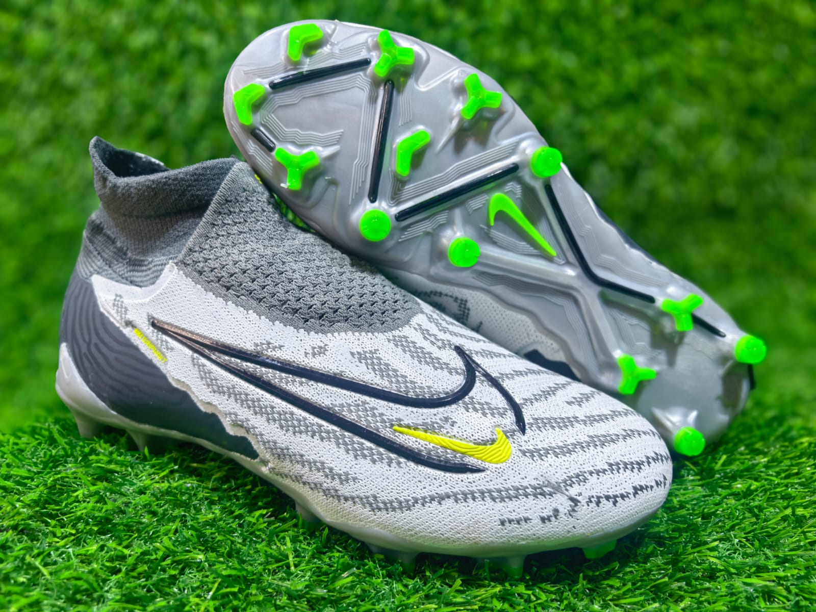 New🔥🔥🔥🔥🔥High Quality  Phantom  GX Football Soccer boots🔥🔥🔥🔥🔥 A  very good Quality and very comfortable
