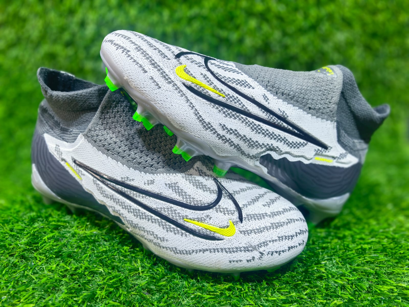 New🔥🔥🔥🔥🔥High Quality  Phantom  GX Football Soccer boots🔥🔥🔥🔥🔥 A  very good Quality and very comfortable