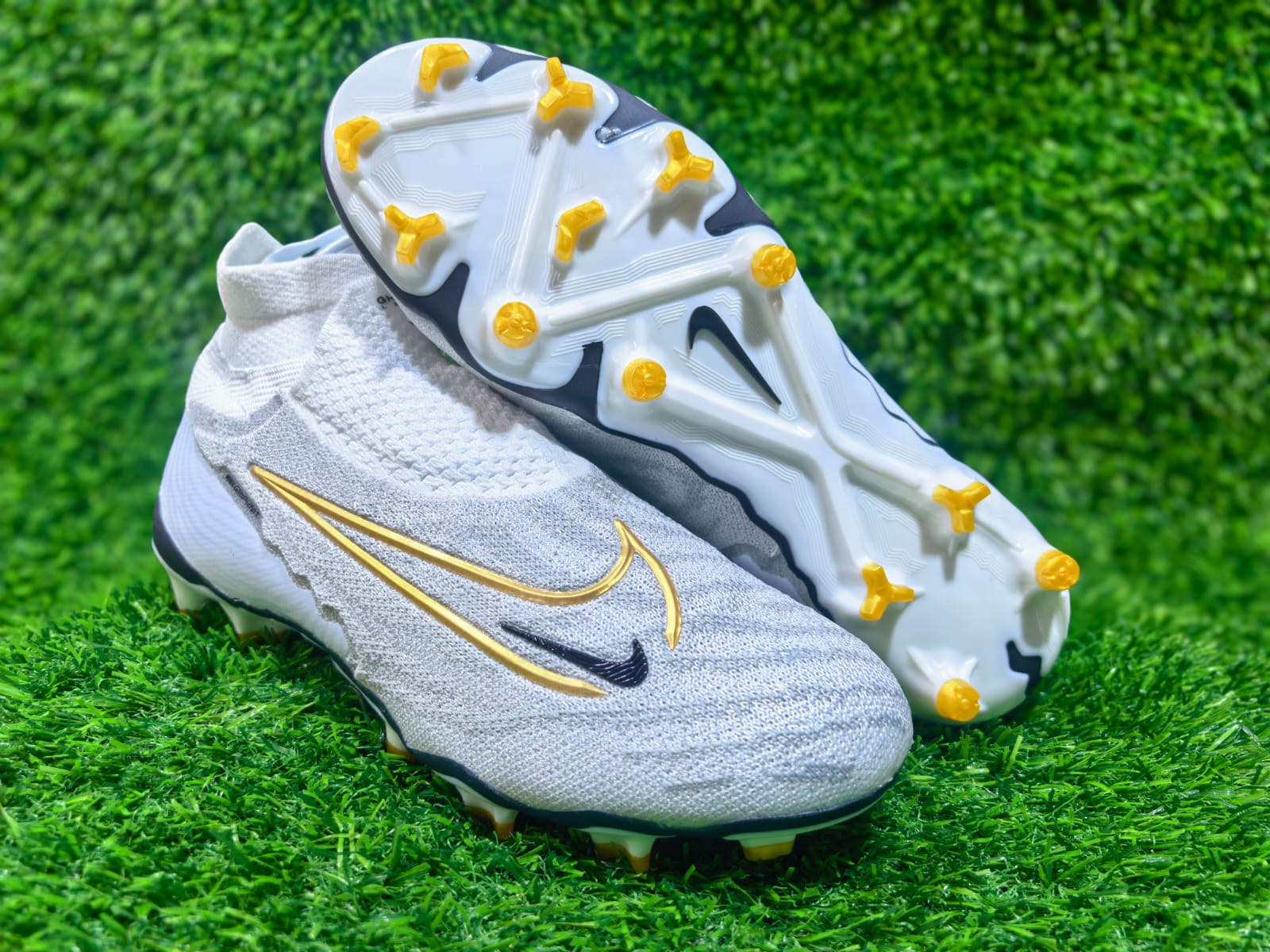 New🔥🔥🔥🔥🔥High Quality  Phantom  GX Football Soccer boots🔥🔥🔥🔥🔥 A  very good Quality and very comfortable
