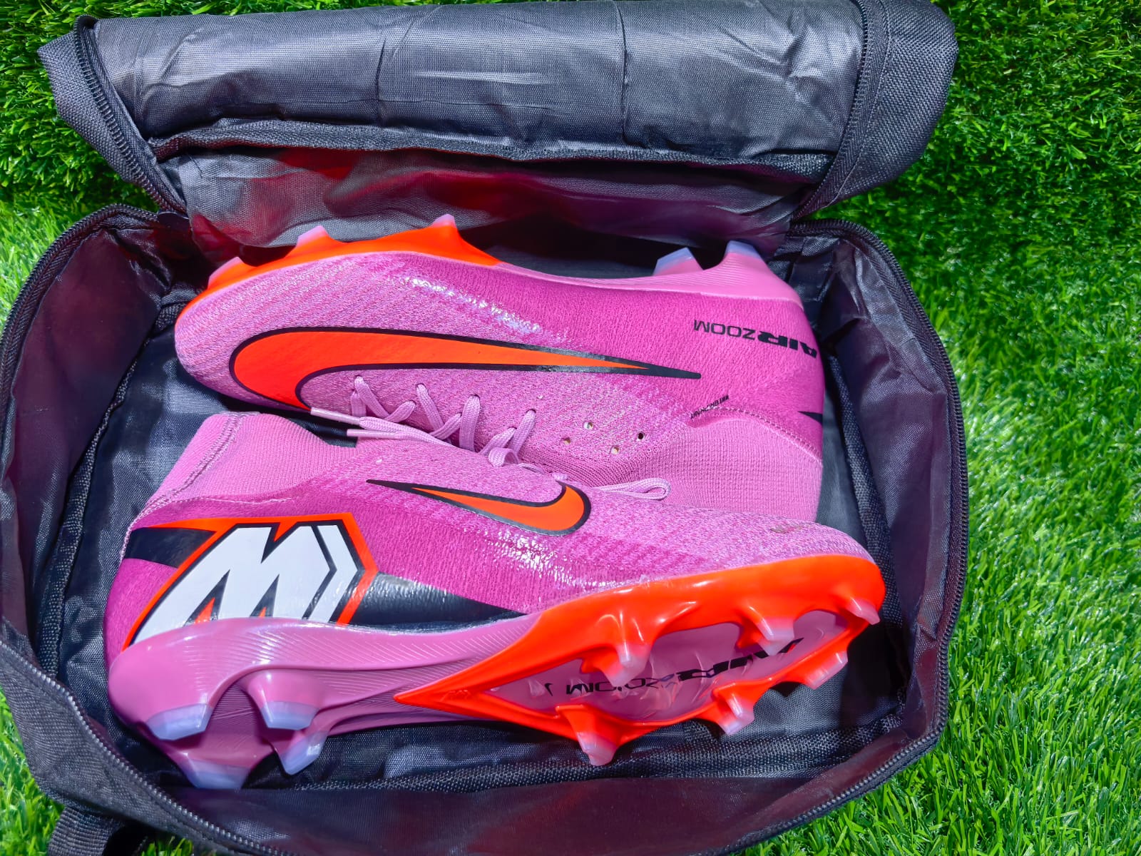 New🔥🔥🔥🔥🔥High Quality New Vapor  16  Elite Football Soccer boots🔥🔥🔥🔥🔥 A  very good Quality and very comfortable Vibrant Pink
