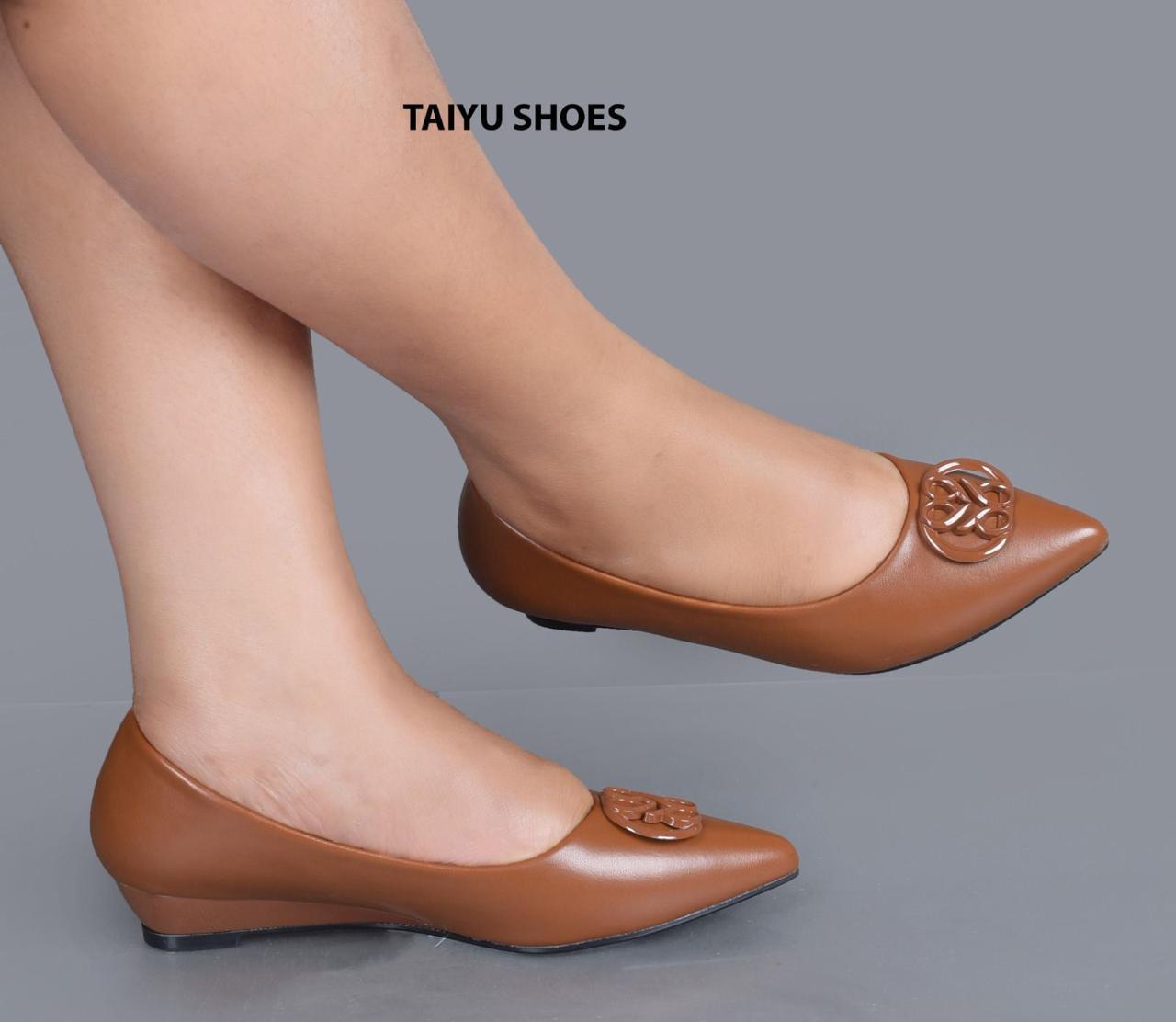 New 🌟 High QUALITY  TAIYU  Fashionable casual and elegant  Ladies  Wedge shoes 🔥 🔥 very classy and sassy🥰