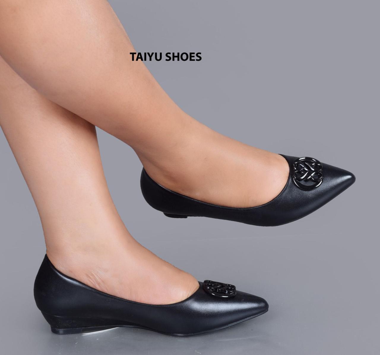 New 🌟 High QUALITY  TAIYU  Fashionable casual and elegant  Ladies  Wedge shoes 🔥 🔥 very classy and sassy🥰