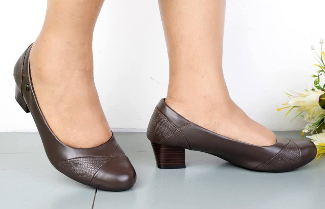 New 🌟 High QUALITY  Victoria  Fashionable casual and elegant  Ladies  low heels shoes 🔥 🔥 very classy and sassy🥰
