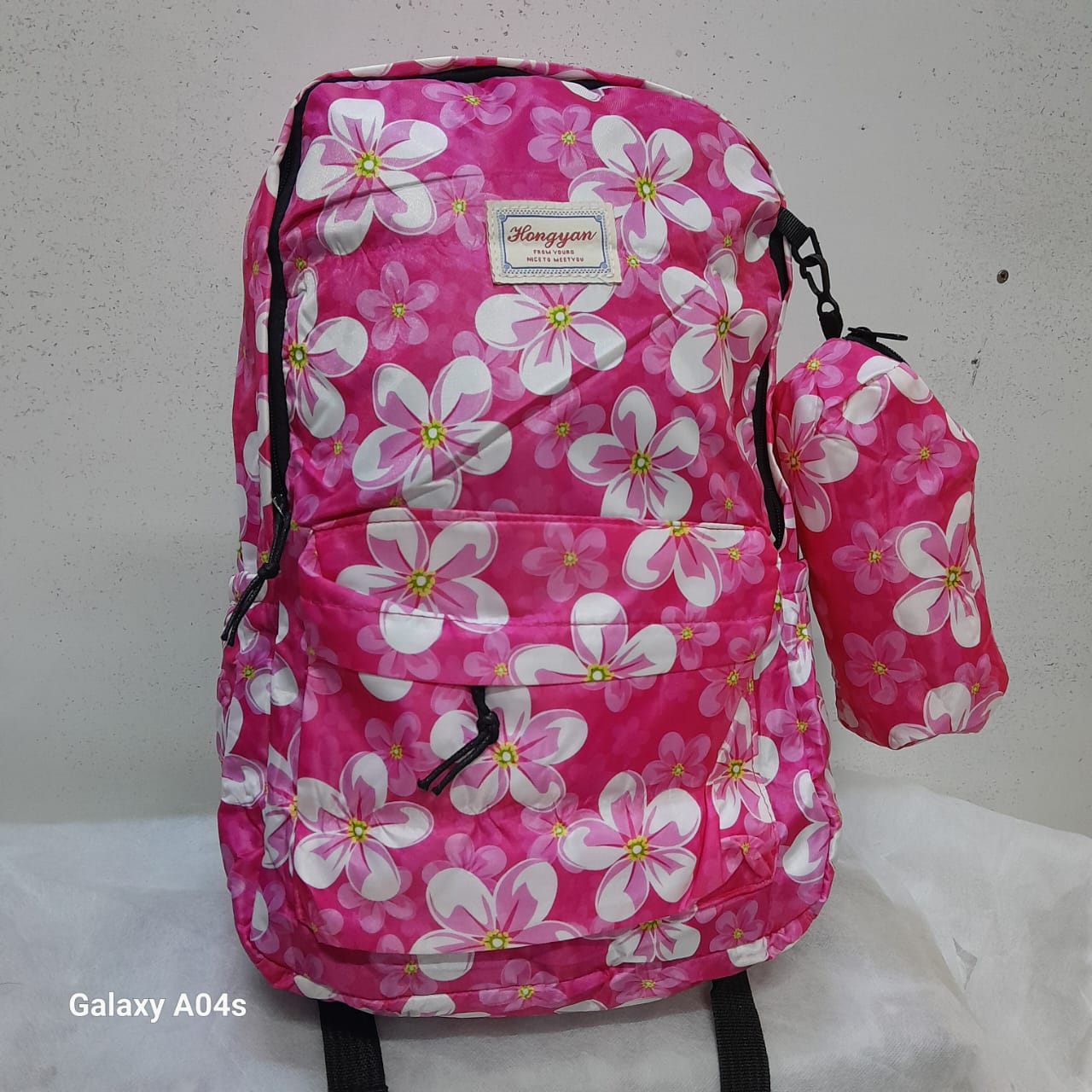 🎒✨ Stylish Fashion  Floral backpack_lightweight school & travel bag for ladies.Practical meets beautiful
Spacious, fashionable, and convenient – everything you need in one matching set! 💼👜