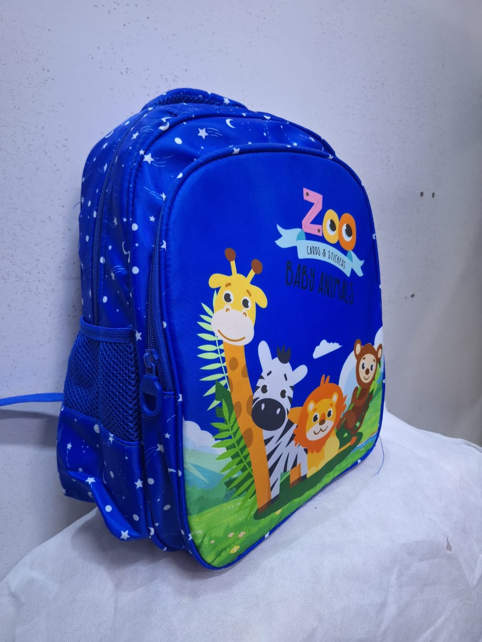 🦇 Superhero Power Kids School Backpack – Bold, Strong & Ready for Action! 🖤
Let your little hero step into school with confidence and style! This eye-catching superhero-themed backpack is designed