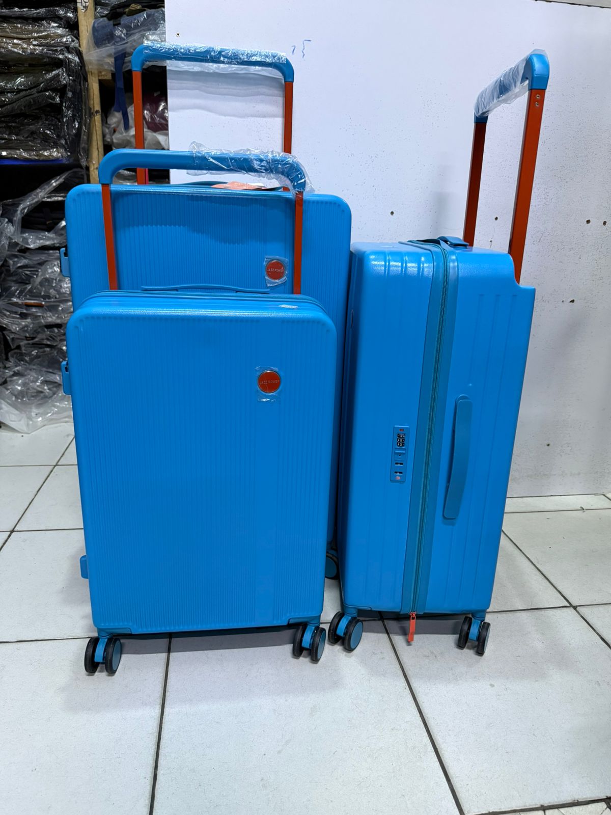 🧳 3-in-1 CR Rubber Hard Shell Suitcase Set – Size 30(Blue //Grey)
✔ 3-piece luggage set
✔ Main size: 27-inch large suitcase
✔ Strong hard-shell material
✔ 360° smooth spinner wheels
✔ Built-i