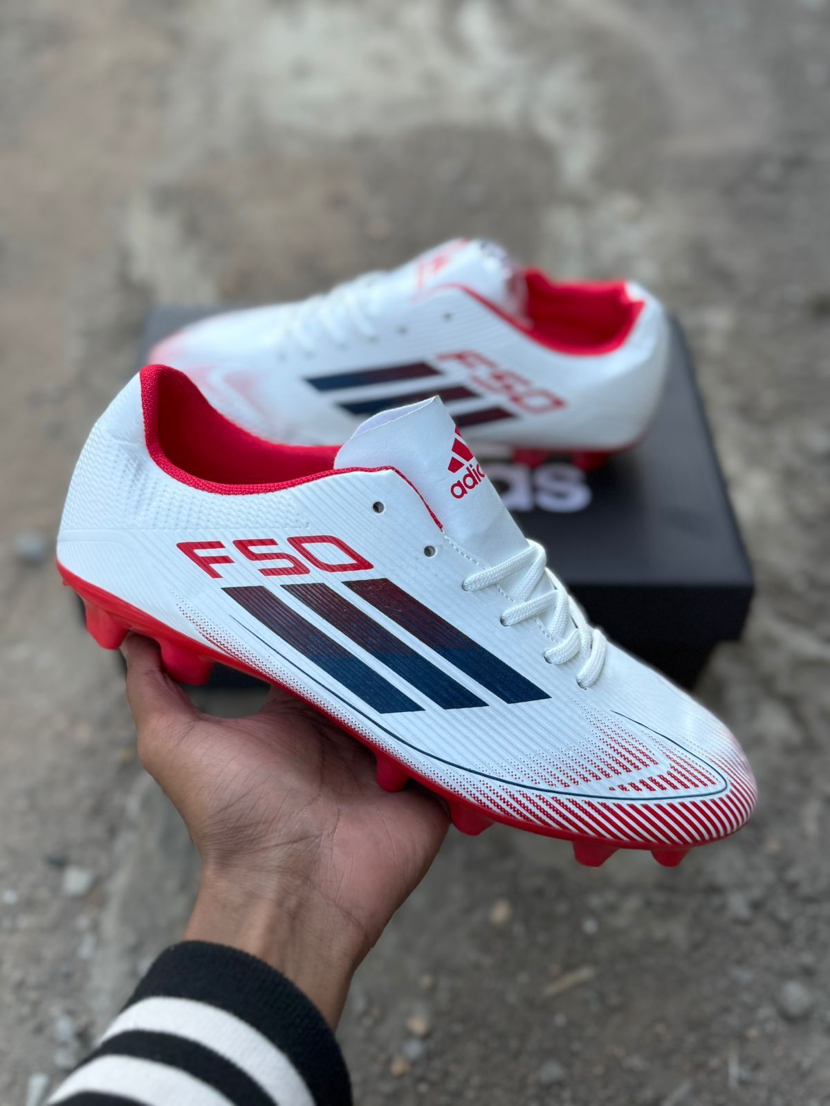 Clearance Sale 💫✨⚽🔥 F50 Pro Football Boots – Built for Speed! 🔥⚽
Take your game to the next level with these high-performance football boots designed for speed, agility, and precision on the pitch.