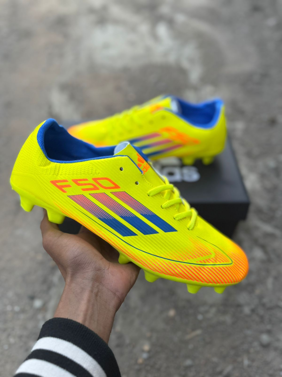Clearance Sale 💫✨⚽🔥 F50 Pro Football Boots – Built for Speed! 🔥⚽
Take your game to the next level with these high-performance football boots designed for speed, agility, and precision on the pitch.