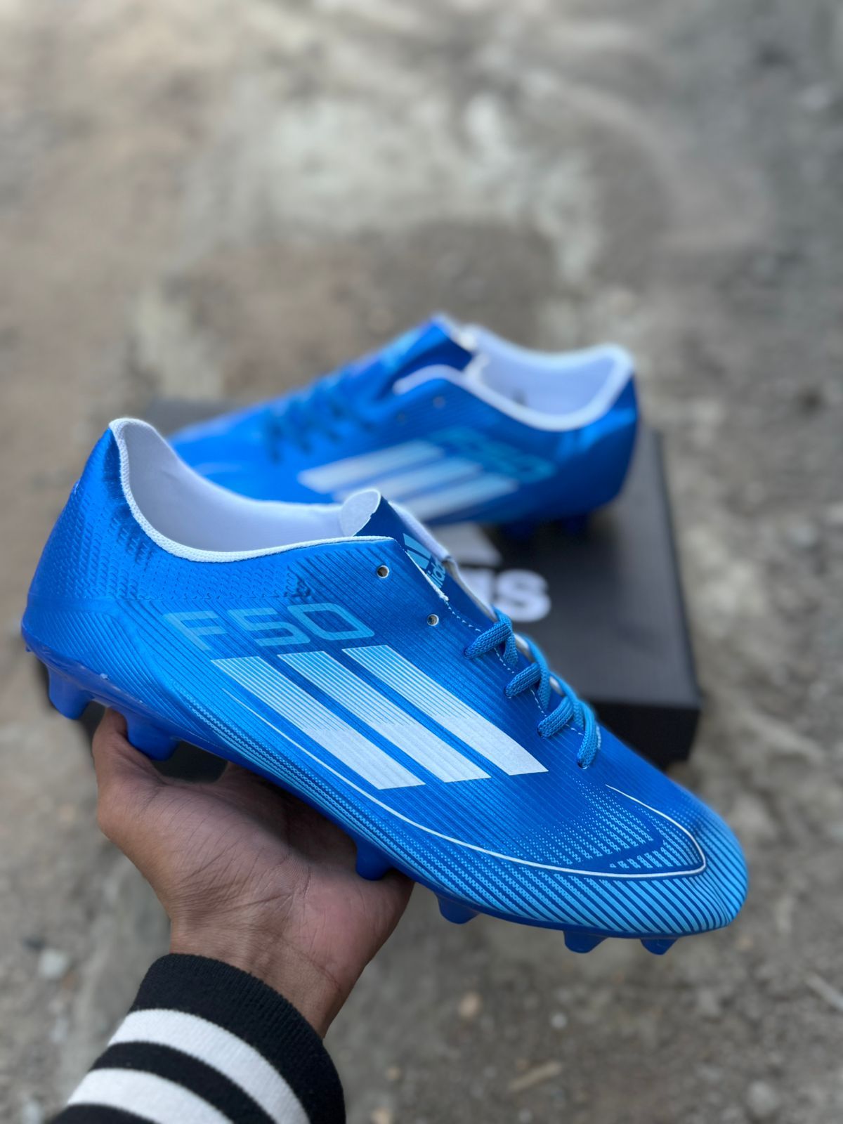 Clearance Sale 💫✨⚽🔥 F50 Pro Football Boots – Built for Speed! 🔥⚽
Take your game to the next level with these high-performance football boots designed for speed, agility, and precision on the pitch.
