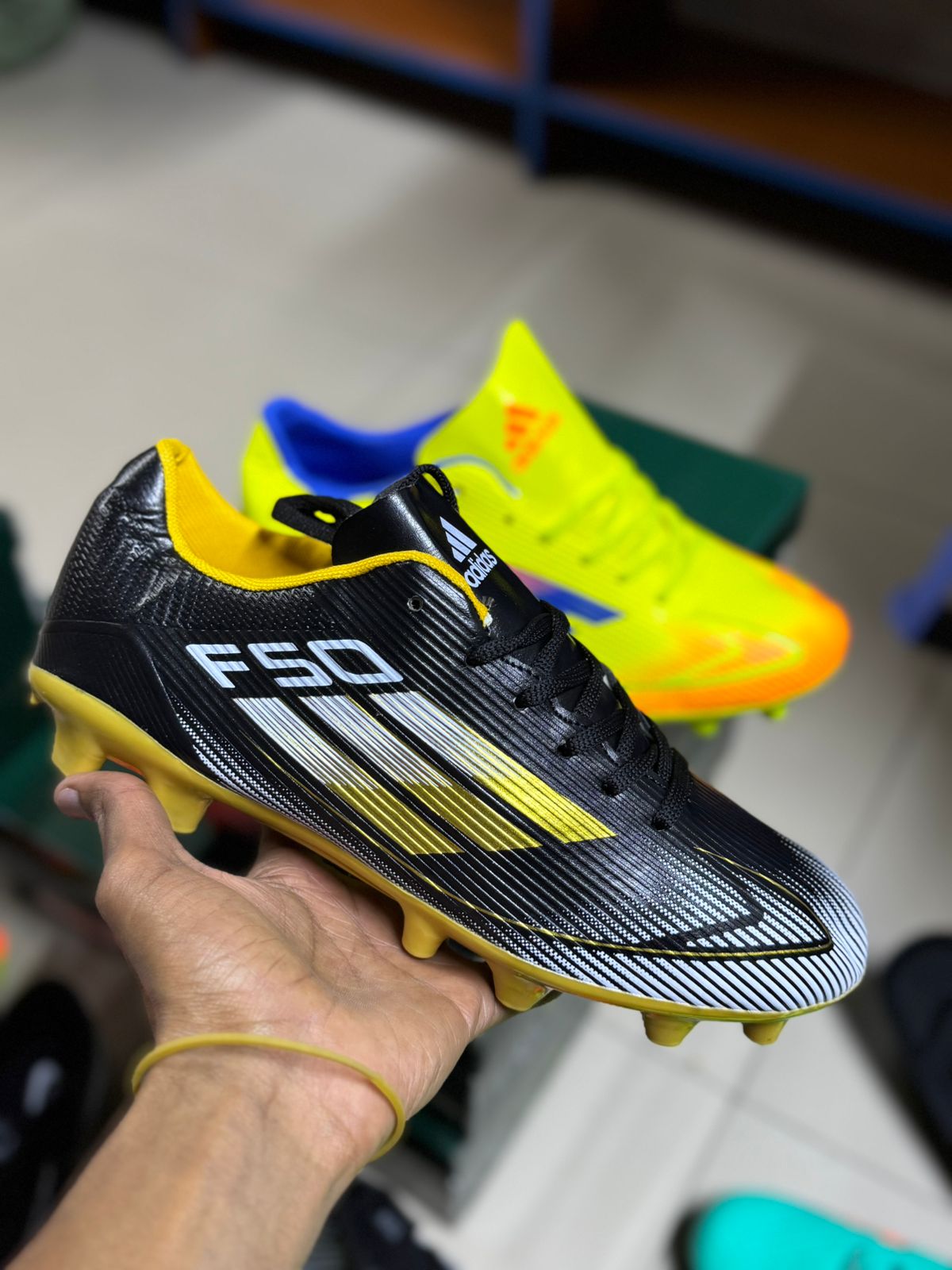 Clearance Sale 💫✨⚽🔥 F50 Pro Football Boots – Built for Speed! 🔥⚽
Take your game to the next level with these high-performance football boots designed for speed, agility, and precision on the pitch.