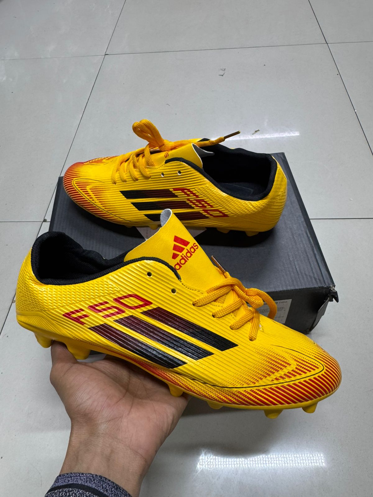 Clearance Sale 💫✨⚽🔥 F50 Pro Football Boots – Built for Speed! 🔥⚽
Take your game to the next level with these high-performance football boots designed for speed, agility, and precision on the pitch.