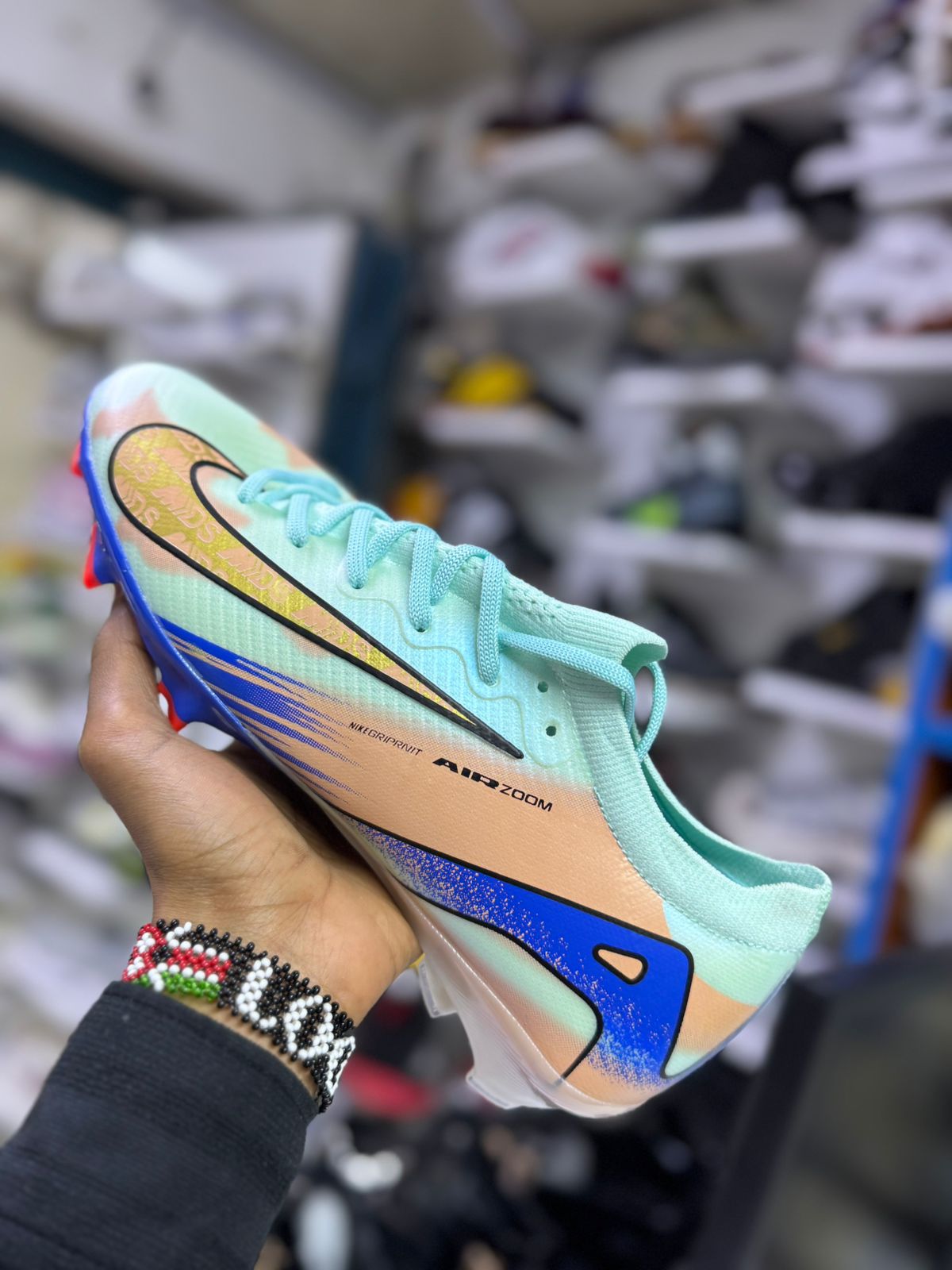 New🔥🔥🔥⚽🔥 Pro Zoom Football Boots – Speed, Style & Performance! 🔥⚽
Step onto the pitch with confidence in these high-performance Pro Zoom football boots designed for speed, control, and comfort. B