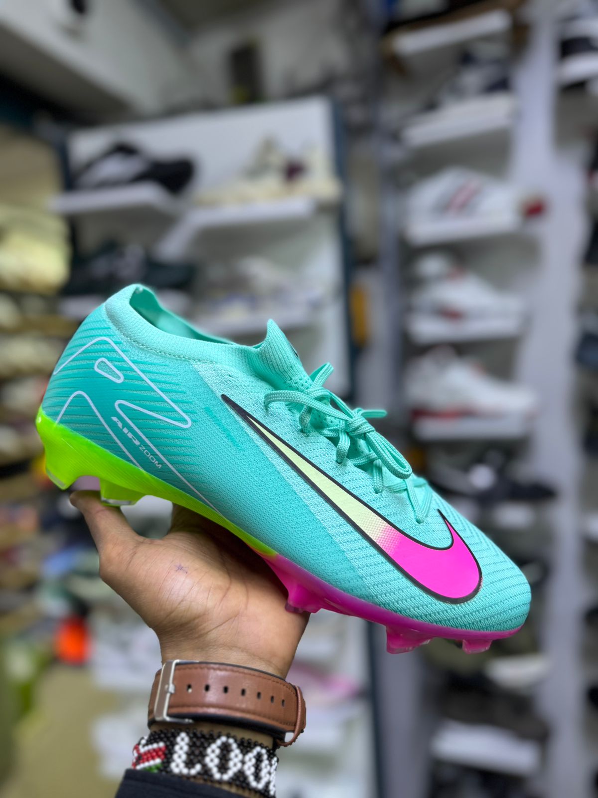 New🔥🔥🔥⚽🔥 Pro Zoom Football Boots – Speed, Style & Performance! 🔥⚽
Step onto the pitch with confidence in these high-performance Pro Zoom football boots designed for speed, control, and comfort. B
