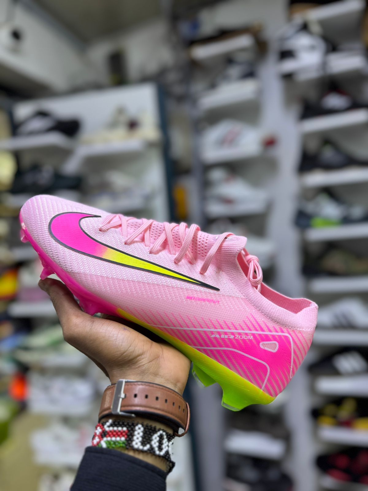 New🔥🔥🔥⚽🔥 Pro Zoom Football Boots – Speed, Style & Performance! 🔥⚽
Step onto the pitch with confidence in these high-performance Pro Zoom football boots designed for speed, control, and comfort. B