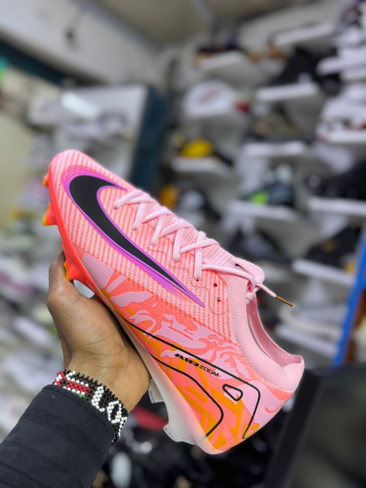 New🔥🔥🔥⚽🔥 Pro Zoom Football Boots – Speed, Style & Performance! 🔥⚽
Step onto the pitch with confidence in these high-performance Pro Zoom football boots designed for speed, control, and comfort. B