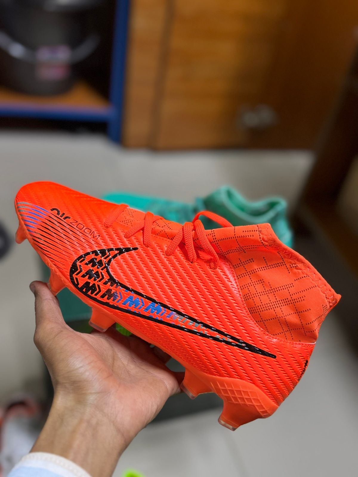 New Mercurial🔥🔥🔥⚽🔥 Pro Zoom Football Boots – Speed, Style & Performance! 🔥⚽
Step onto the pitch with confidence in these high-performance Pro Zoom football boots designed for speed