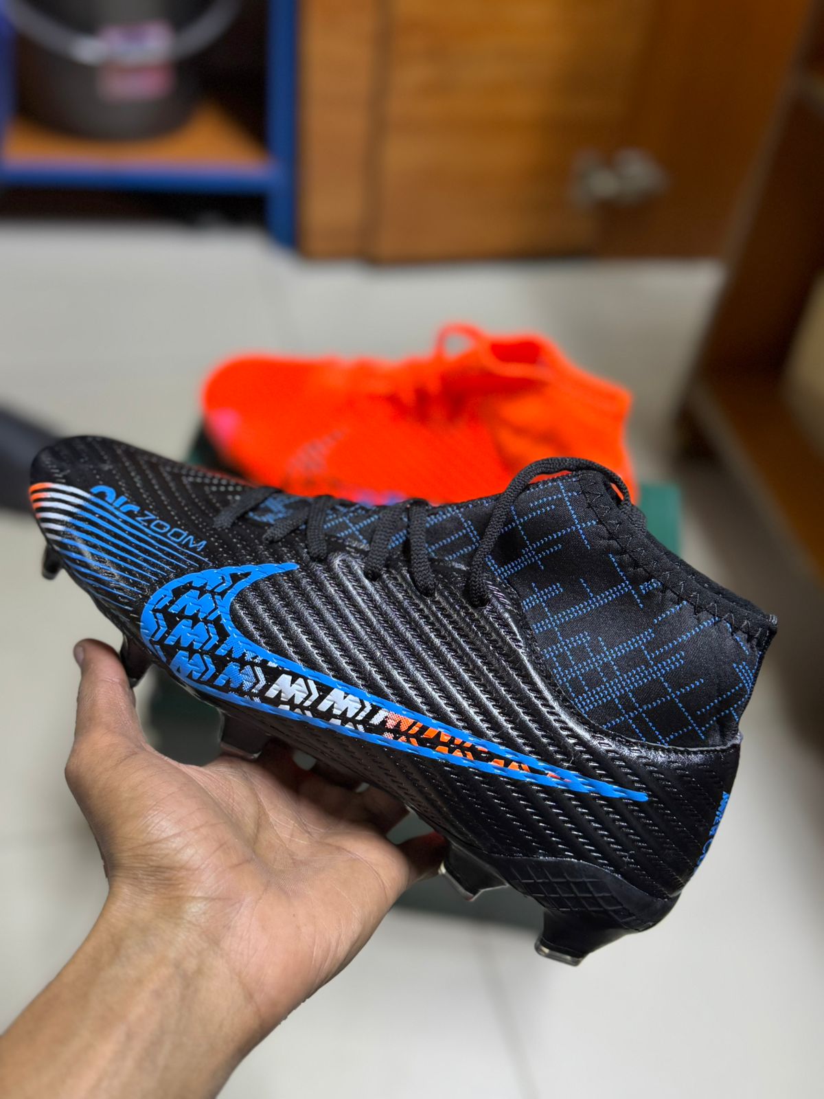 New Mercurial🔥🔥🔥⚽🔥 Pro Zoom Football Boots – Speed, Style & Performance! 🔥⚽
Step onto the pitch with confidence in these high-performance Pro Zoom football boots designed for speed