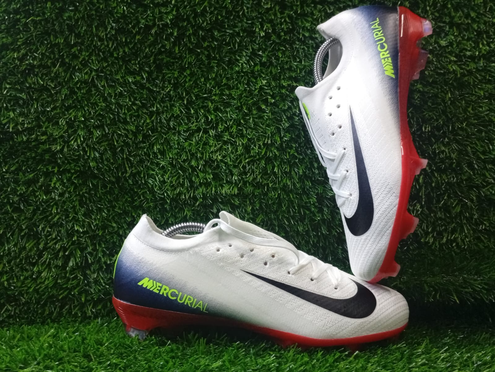 New Arrivals🔥🔥🔥🔥🔥High Quality  Zoom Mercurial Football Soccer boots🔥🔥🔥🔥🔥 A  very good Quality and very comfortable.Football shoes/boots