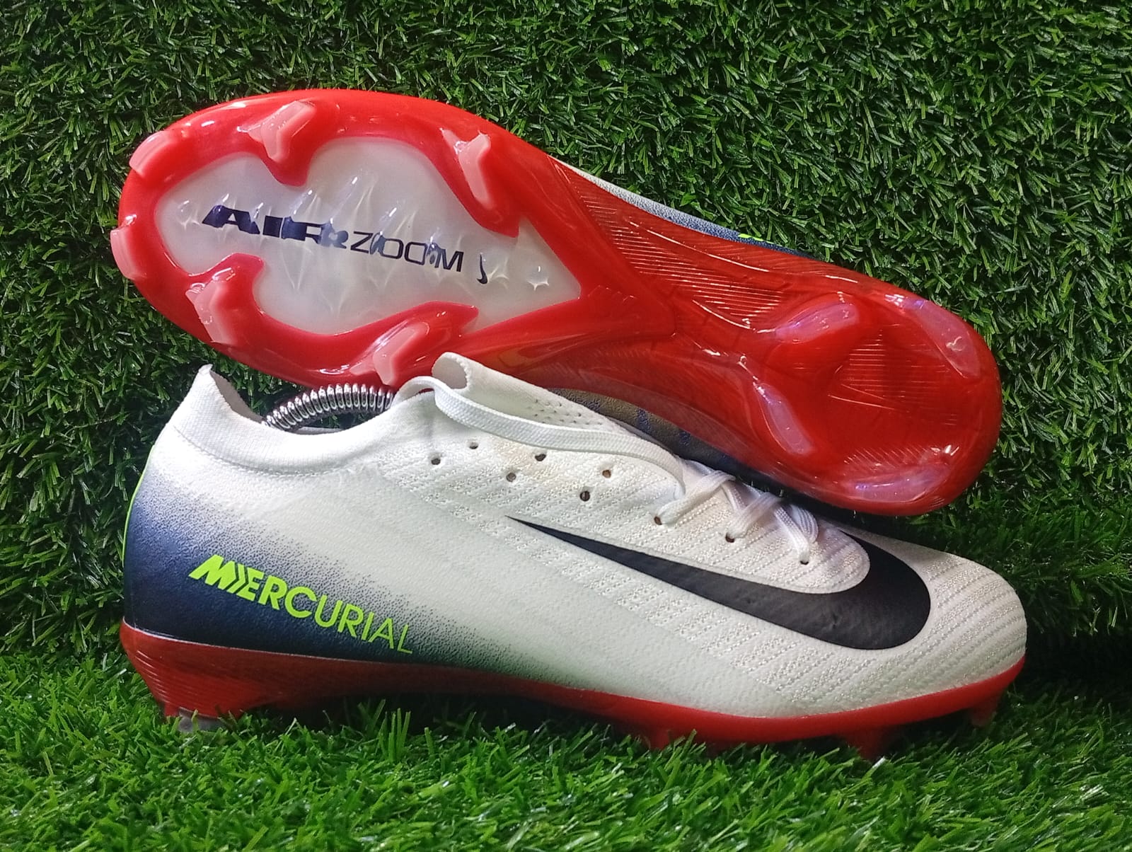 New Arrivals🔥🔥🔥🔥🔥High Quality  Zoom Mercurial Football Soccer boots🔥🔥🔥🔥🔥 A  very good Quality and very comfortable.Football shoes/boots