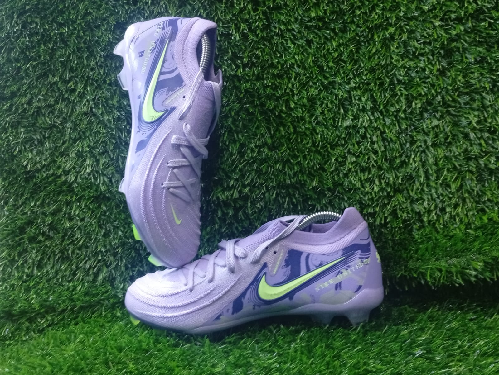 New Arrivals🔥🔥🔥🔥🔥High Quality  Phantom Luna purple Football Soccer boots🔥🔥🔥🔥🔥 A  very good Quality and very comfortable.Football shoes/boots