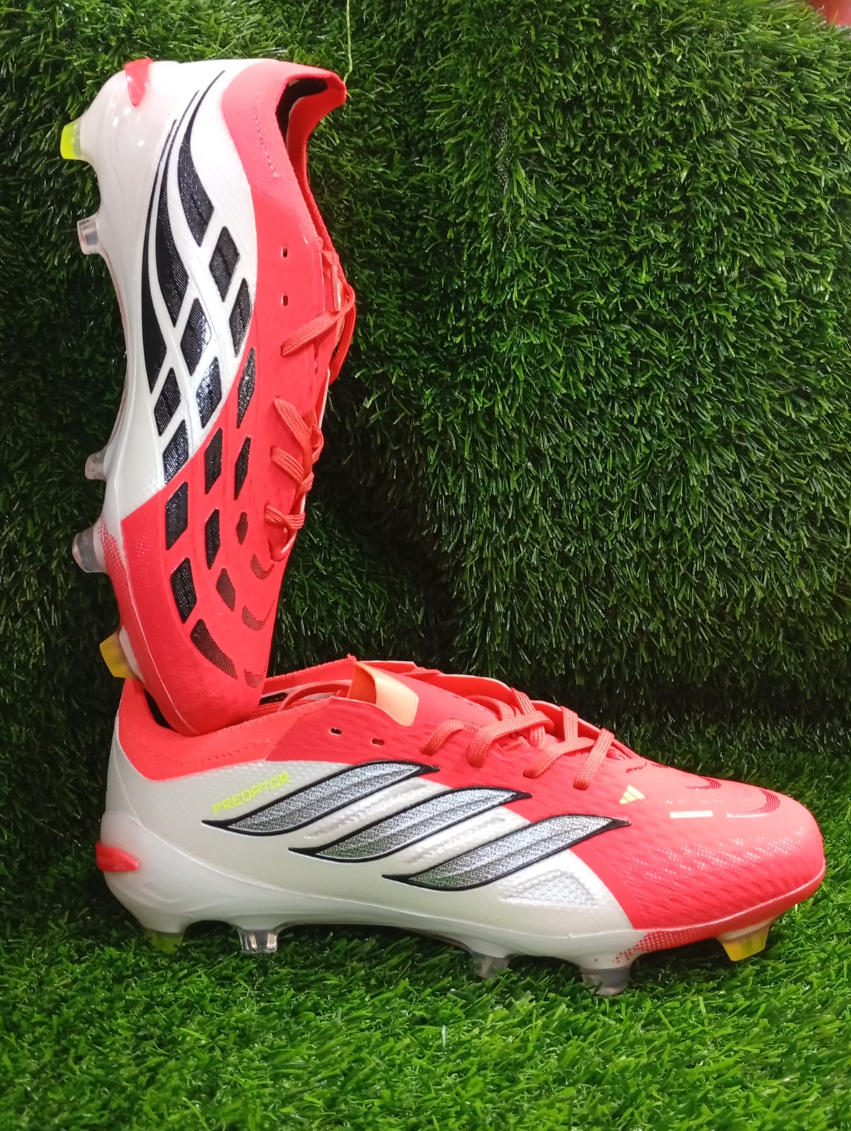 New Arrivals🔥🔥🔥🔥🔥High Quality  Predator Spine Crazy Fast Red Football Soccer boots🔥🔥🔥🔥🔥 A  very good Quality and very comfortable.Football shoes/boots