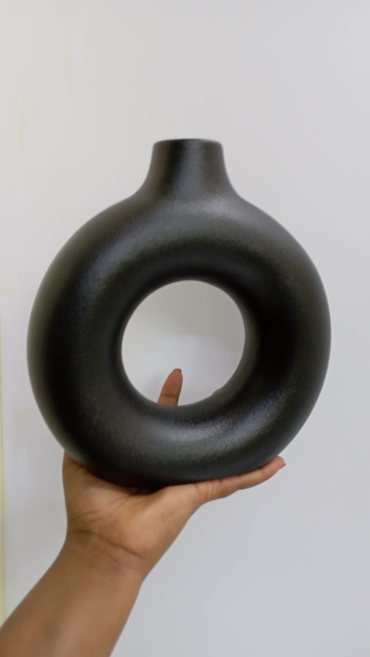 MODERN DOUGHNUT SHAPED VASE