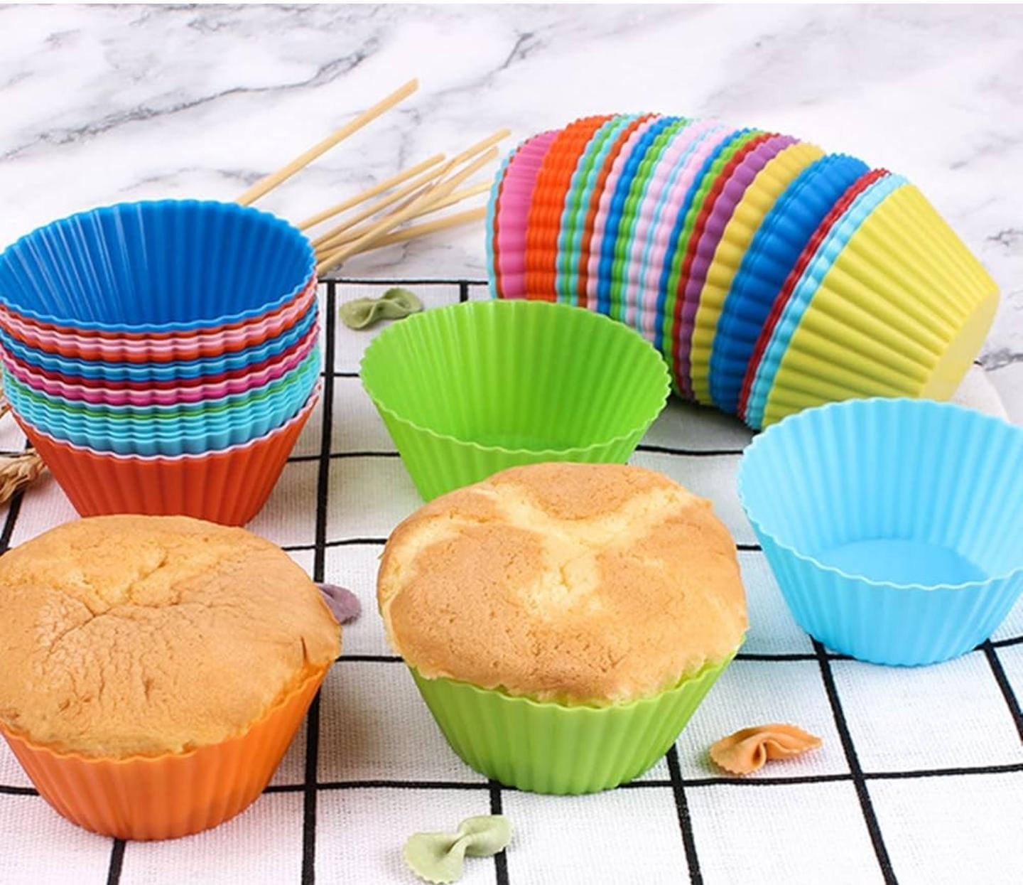 24pcs large reusable silicone cup cake mould - Standard size muffin cups, Non stick and reusable, Variety of colours.