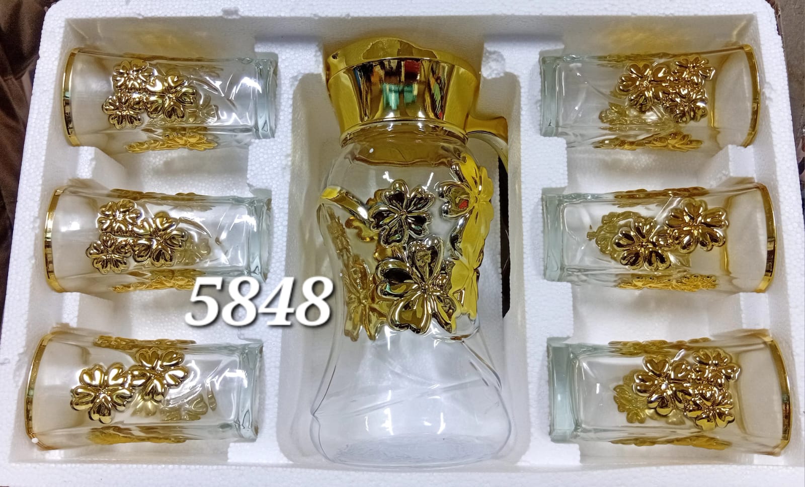 7 Pcs Golden Water Set -  High Quality 6 Glasses and one Jug, Lead-free construction and high-quality craftsmanship combine to create crystal clarity and an attractive appearance.