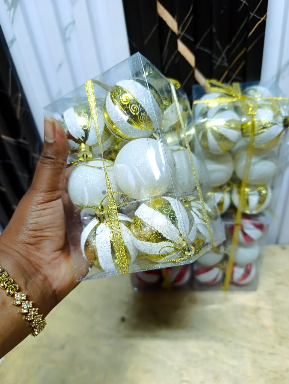 12 PCS SLIGHTLY SMALL CHRISTMASS BALLS WITH SNOW -  Ideal for Christmas trees, wreaths, garlands,Available in a range of vibrant colors, this set is perfect for decorating your Christmas tree.