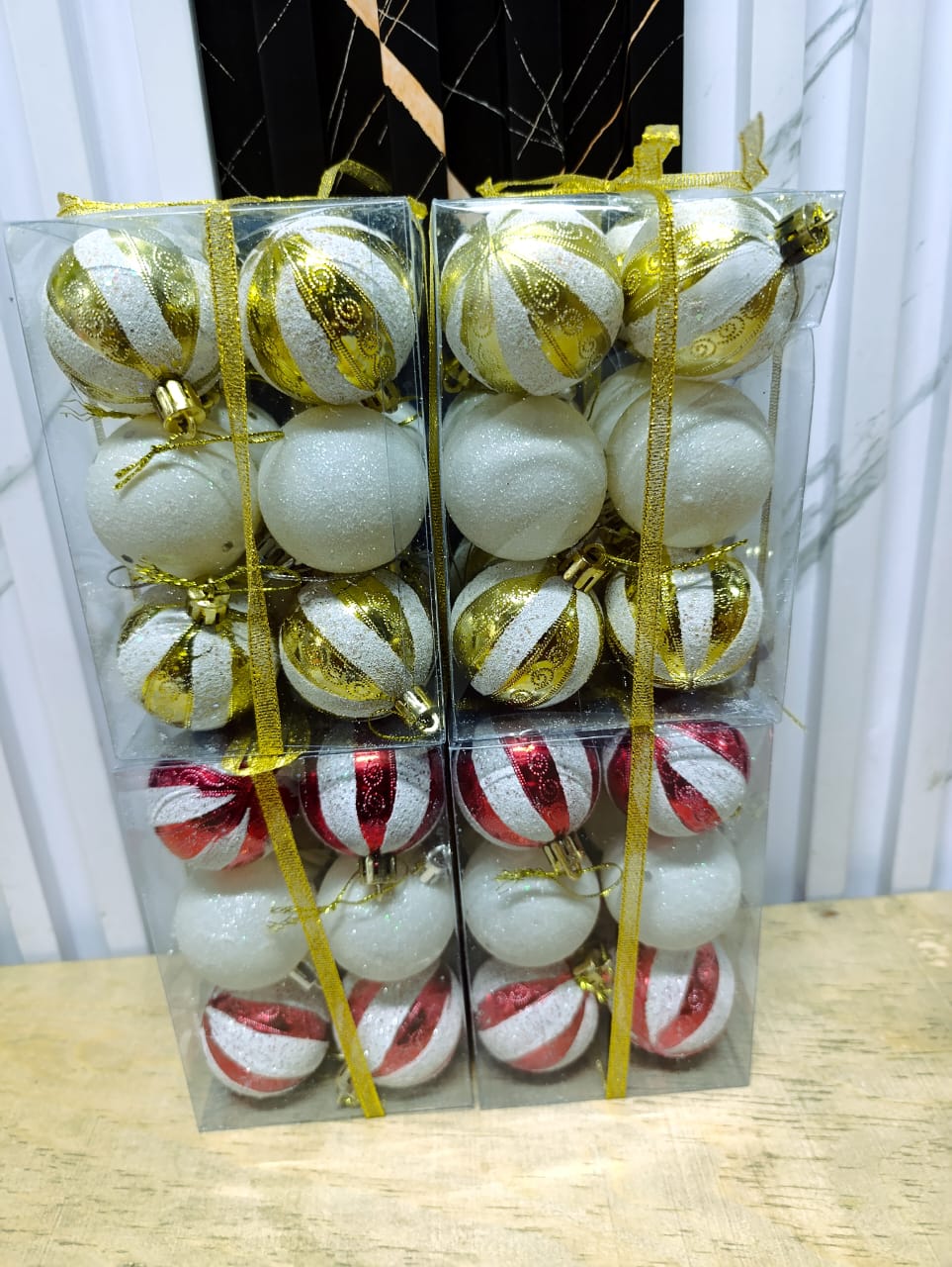 12 PCS SLIGHTLY SMALL CHRISTMASS BALLS WITH SNOW -  Ideal for Christmas trees, wreaths, garlands,Available in a range of vibrant colors, this set is perfect for decorating your Christmas tree.