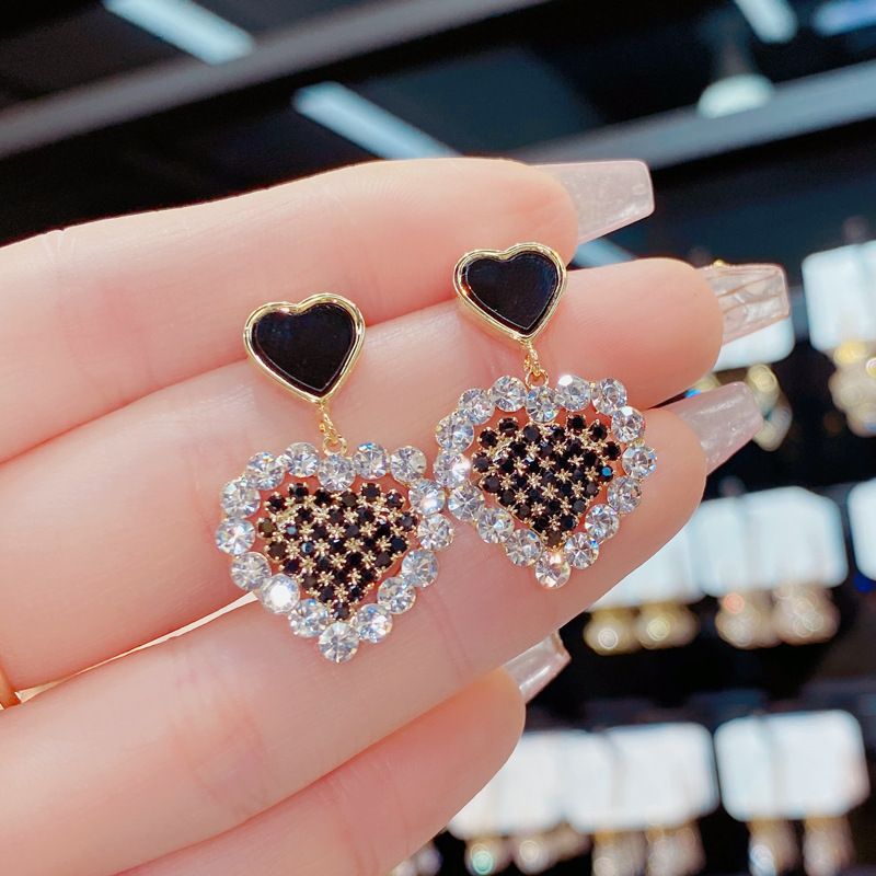 New S925 silver needle oil dripping diamond studded earrings, heart-shaped earrings, Korean style versatile design earrings, stylish and versatile earrings for women, simple and atmospheric