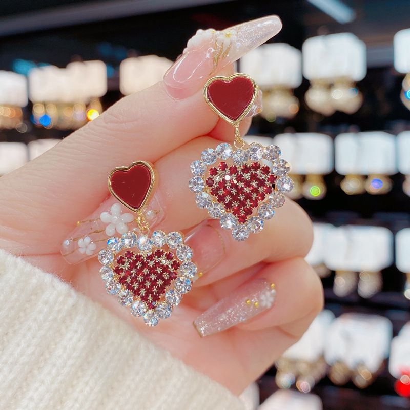 New S925 silver needle oil dripping diamond studded earrings, heart-shaped earrings, Korean style versatile design earrings, stylish and versatile earrings for women, simple and atmospheric