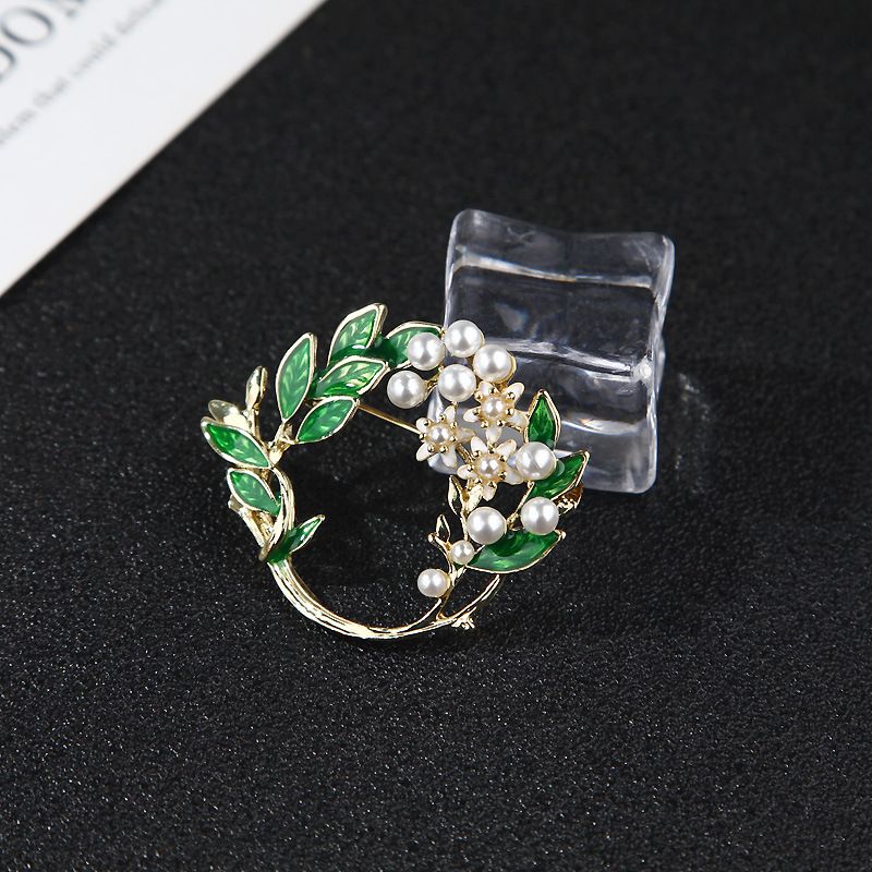 New Korean style fashion simple brooch, oil dripping enamel alloy gardenia pin for women, simple temperament pin accessories, pearl brooch suit decoration, Tiktok - popular