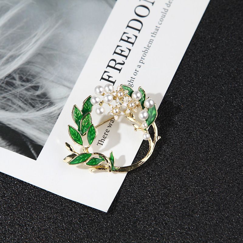 New Korean style fashion simple brooch, oil dripping enamel alloy gardenia pin for women, simple temperament pin accessories, pearl brooch suit decoration, Tiktok - popular