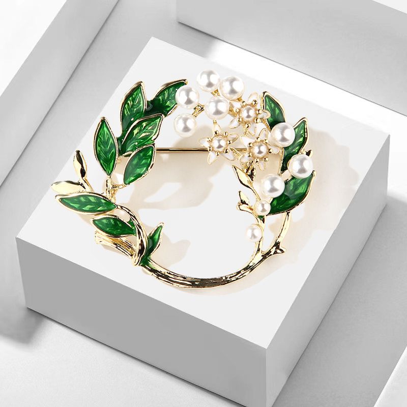 New Korean style fashion simple brooch, oil dripping enamel alloy gardenia pin for women, simple temperament pin accessories, pearl brooch suit decoration, Tiktok - popular