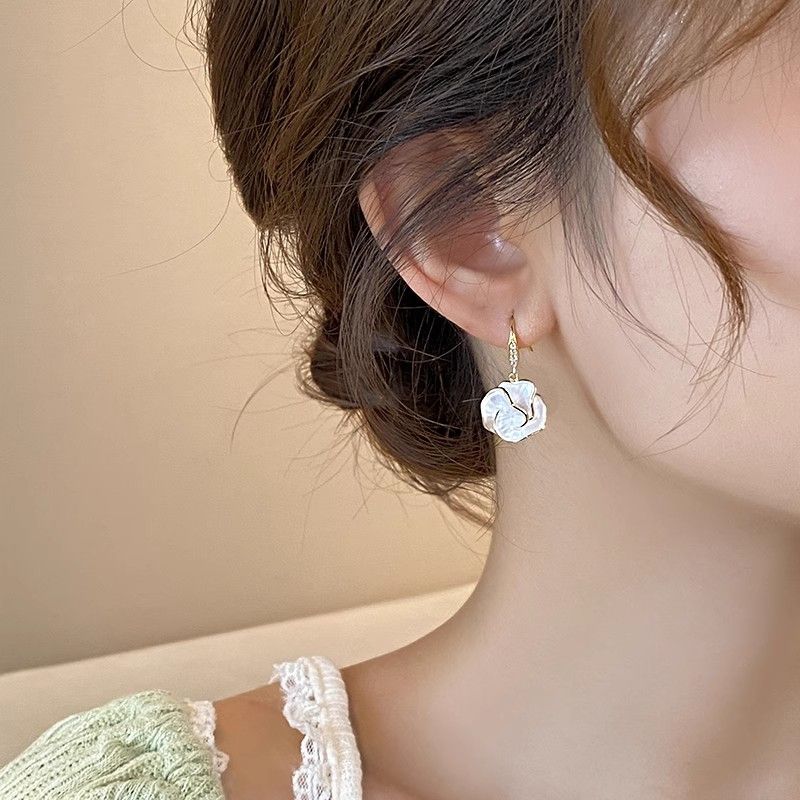New silver needle oil dripping heart-shaped earrings,Korean Ins light luxury temperament earrings,popular earrings retro high-end feeling earrings forwomen,fashionable and simple,stylish and versatile