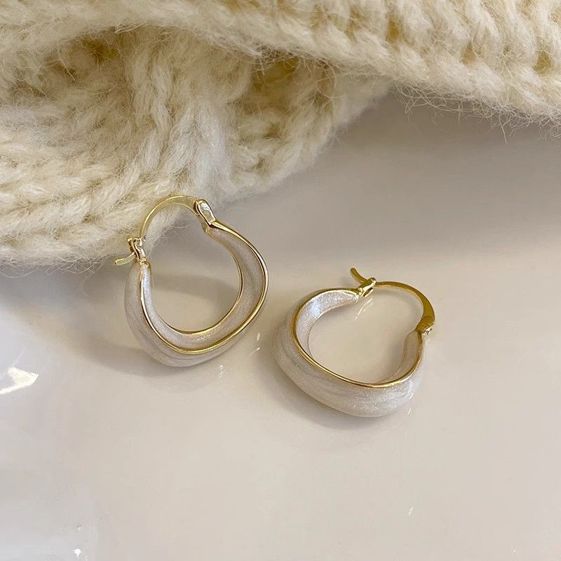 New silver needle oil dripping heart-shaped earrings,Korean Ins light luxury temperament earrings,popular earrings retro high-end feeling earrings forwomen,fashionable and simple,stylish and versatile