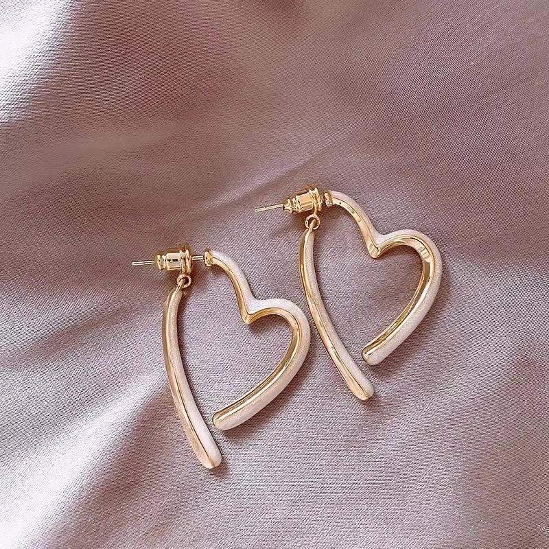 New silver needle oil dripping heart-shaped earrings,Korean Ins light luxury temperament earrings,popular earrings retro high-end feeling earrings forwomen,fashionable and simple,stylish and versatile