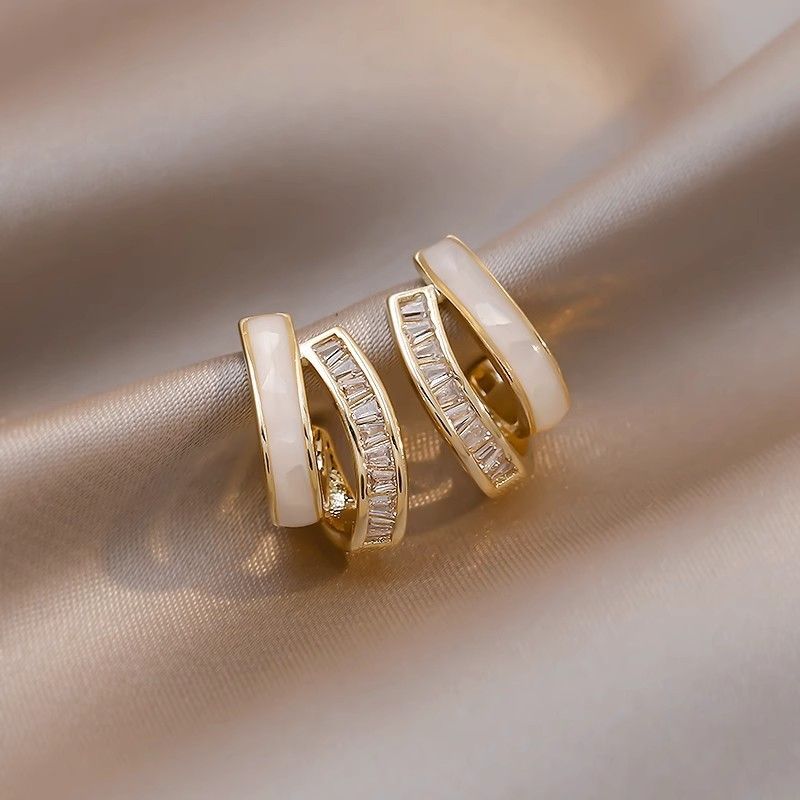 New silver needle oil dripping heart-shaped earrings,Korean Ins light luxury temperament earrings,popular earrings retro high-end feeling earrings forwomen,fashionable and simple,stylish and versatile